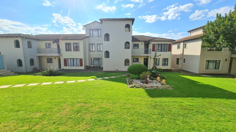2 Bedroom Property for Sale in Bowtie Western Cape